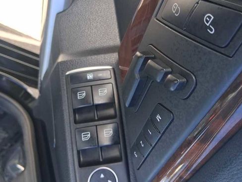 Used 2011 Mercedes-Benz GLK 350 4MATIC image 16