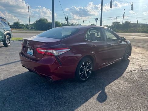 Used 2018 Toyota Camry SE w/ Moonroof Package FWD image 3