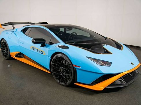 Used 2021 Lamborghini Huracan STO RWD image 2