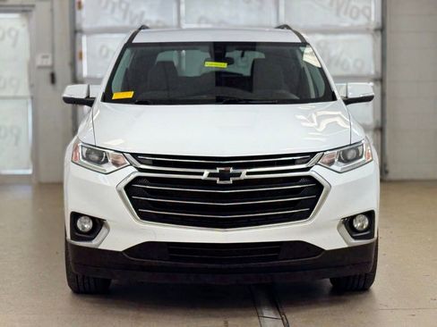 Used 2021 Chevrolet Traverse LT FWD image 2