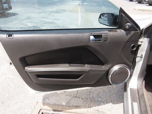 Used 2011 Ford Mustang GT Premium w/ Electronics Pkg RWD image 27
