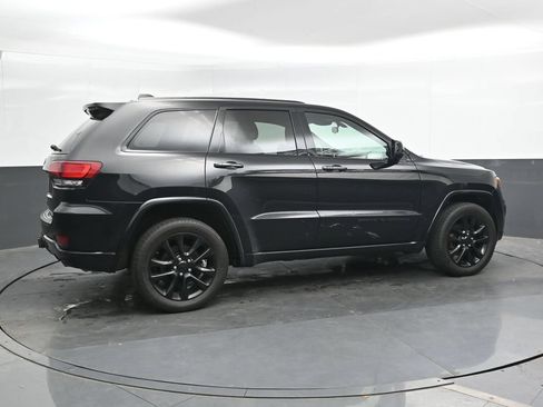 Used 2021 Jeep Grand Cherokee Laredo X AWD/4WD image 2