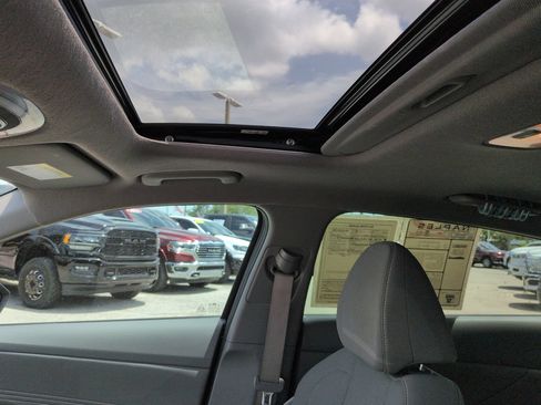 Used 2024 Hyundai Elantra SEL w/ Convenience Package FWD image 19
