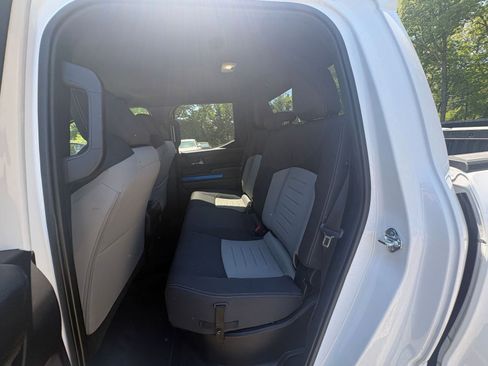 Used 2025 Toyota Tacoma TRD Off-Road AWD/4WD image 23
