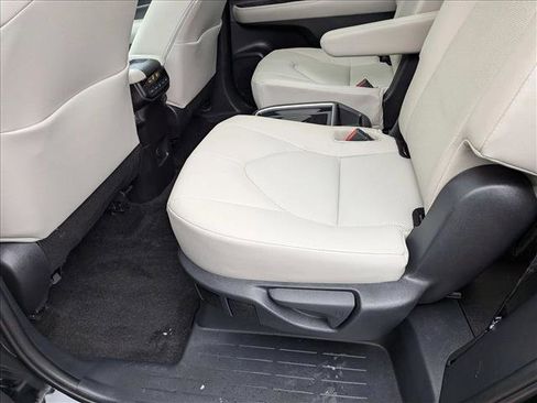 Certified 2025 Toyota Grand Highlander AWD image 17