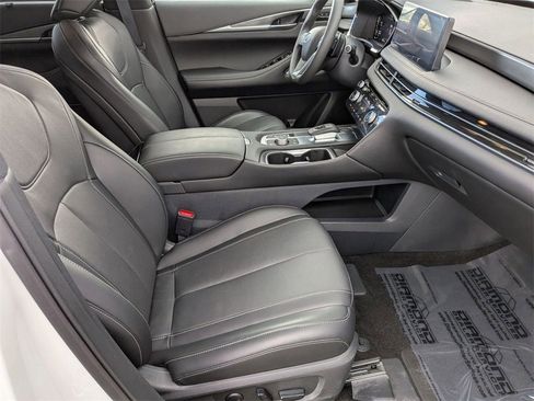 Certified 2025 INFINITI QX60 Luxe image 30