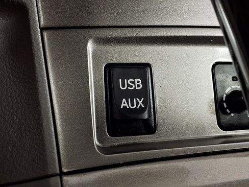 Used 2013 Toyota Highlander SE FWD image 23