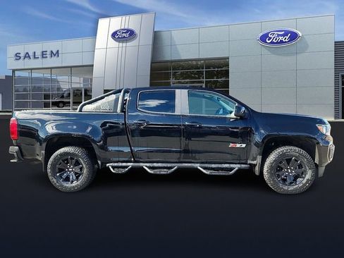 Used 2022 Chevrolet Colorado Z71 w/ Z71 Midnight Edition AWD/4WD image 2