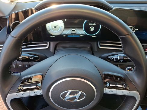 Certified 2023 Hyundai Elantra Limited w/ Preferred Accessory Package image 20