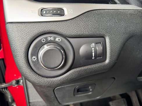Used 2015 Jeep Cherokee Sport FWD image 20