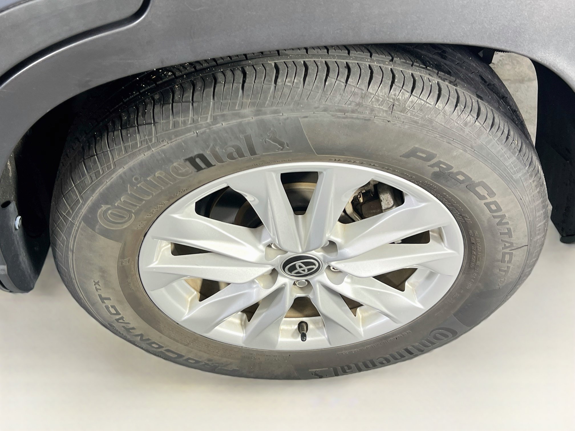 Used 2022 Toyota Corolla Cross LE AWD/4WD image 28