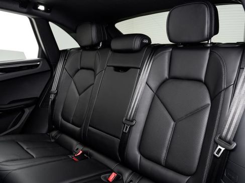 Certified 2026 Porsche Macan AWD/4WD image 29