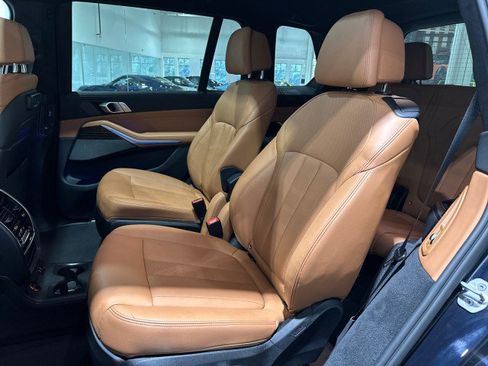 Used 2021 BMW X7 xDrive40i w/ M Sport Package AWD/4WD image 6