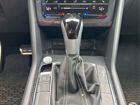 Used 2024 Volkswagen Tiguan SE R-Line FWD image 31