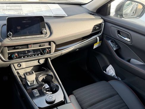 New 2026 Nissan Rogue SV AWD/4WD image 12