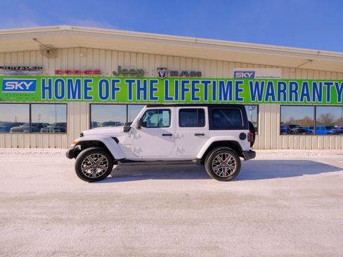 Used 2023 Jeep Wrangler Unlimited Sahara w/ Cold Weather Group image 3