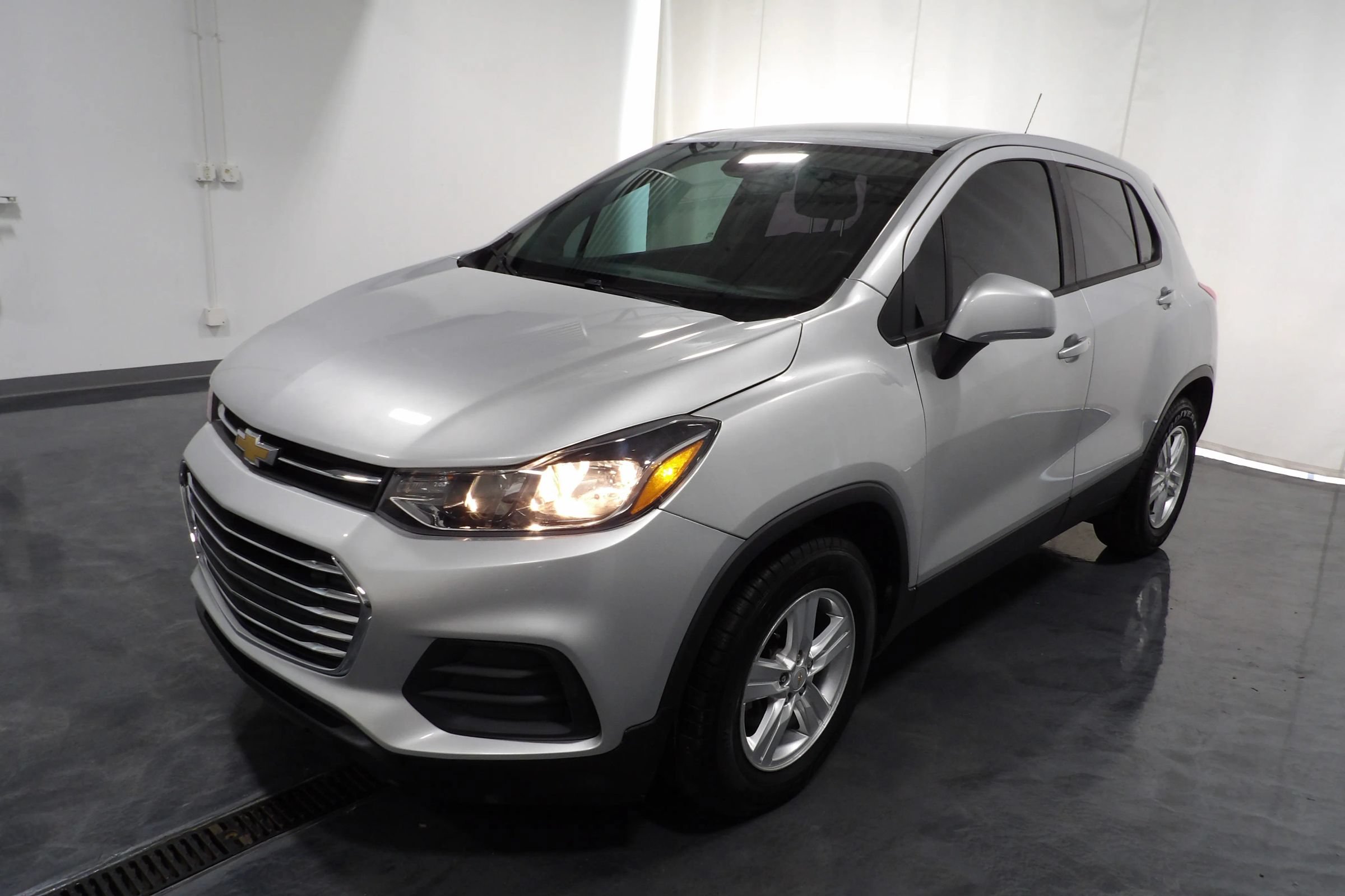 Used 2018 Chevrolet Trax LS FWD image 3