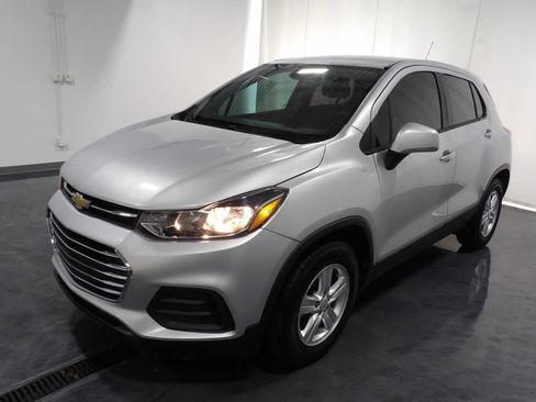 Used 2018 Chevrolet Trax LS FWD image 3