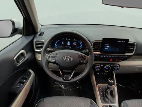 Used 2025 Hyundai Venue Limited FWD image 12