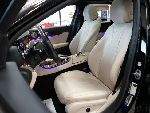 Used 2019 Mercedes-Benz E 300 4MATIC image 2