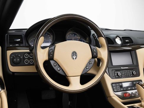 Used 2015 Maserati GranTurismo Convertible RWD image 12