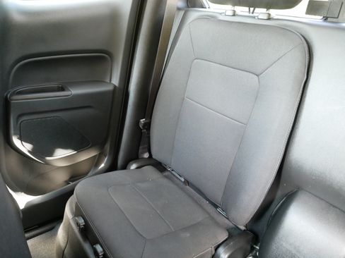 Used 2022 Chevrolet Colorado LT w/ LT Convenience Package AWD/4WD image 12