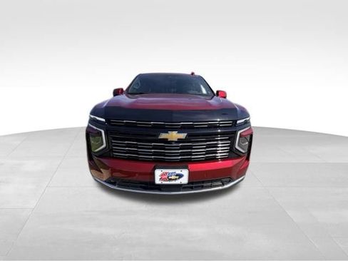 Used 2025 Chevrolet Suburban High Country AWD/4WD image 2