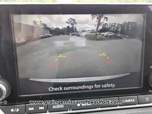Used 2023 Nissan Rogue SV FWD image 9