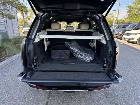 New 2026 Land Rover Range Rover Long Wheelbase SE AWD/4WD image 11