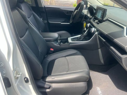 Used 2020 Toyota RAV4 LE FWD image 15