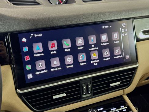 Used 2023 Porsche Cayenne image 30