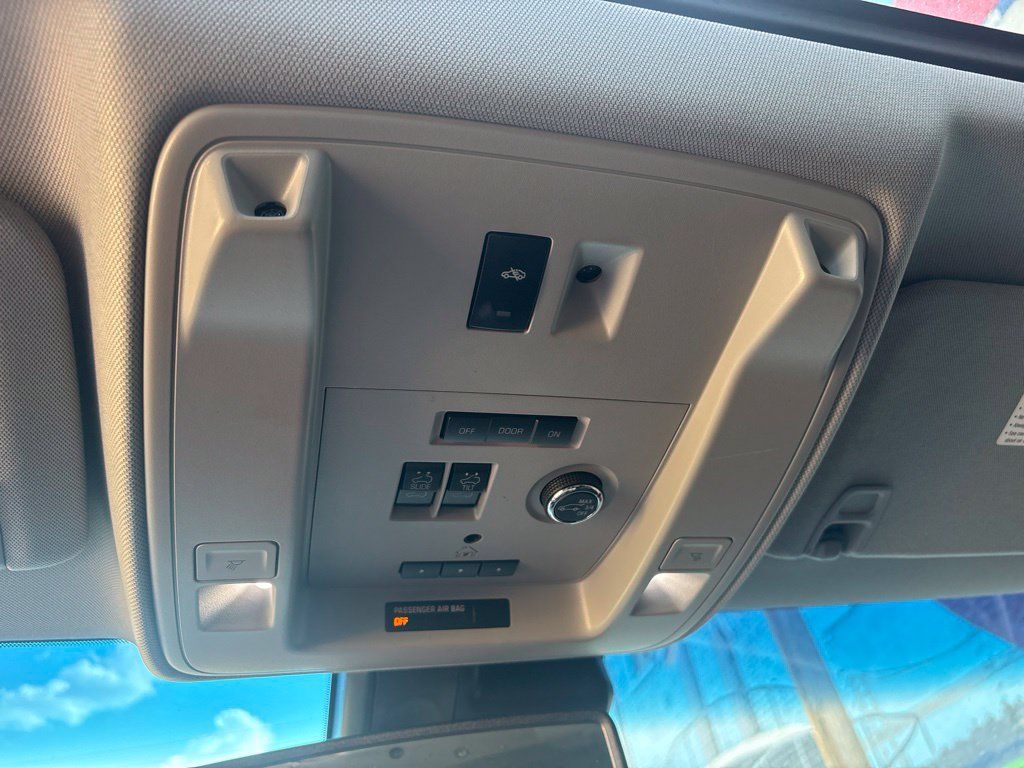 Used 2019 GMC Yukon Denali w/ Denali Ultimate Package RWD image 16
