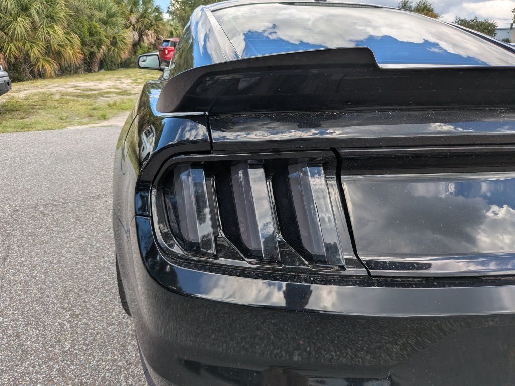 Used 2017 Ford Mustang GT Premium w/ GT Performance Package RWD image 12