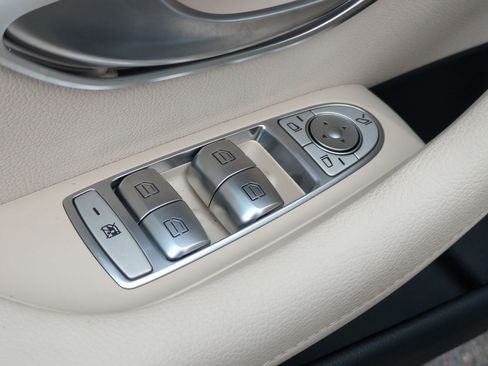 Used 2017 Mercedes-Benz E 300 4MATIC image 13