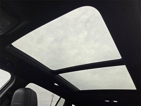 Used 2025 GMC Acadia Denali w/ Super Cruise Package image 19