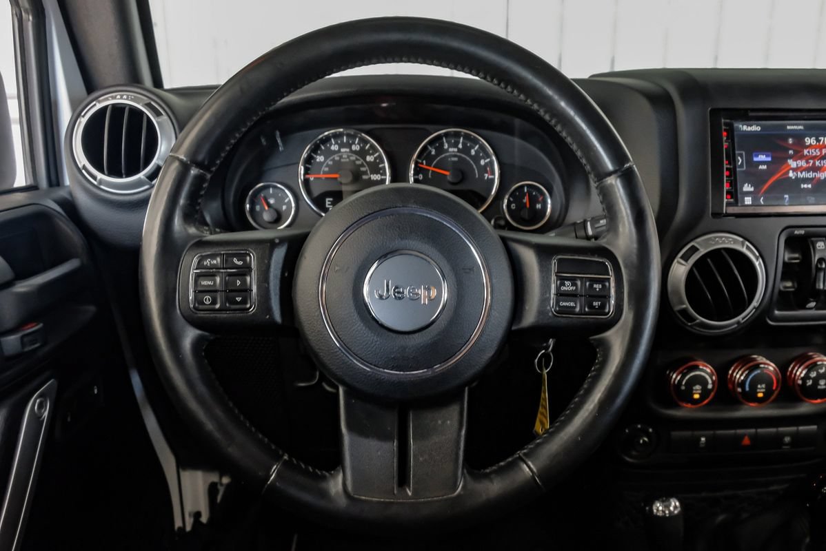 Used 2016 Jeep Wrangler Unlimited Sahara w/ Connectivity Group AWD/4WD image 15