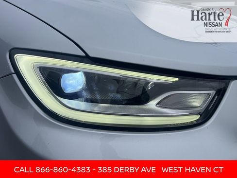 Used 2024 Chrysler Pacifica Touring-L image 13