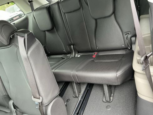 New 2026 Kia Carnival EX FWD image 26