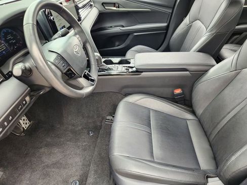 Used 2025 Toyota Camry XSE FWD image 9