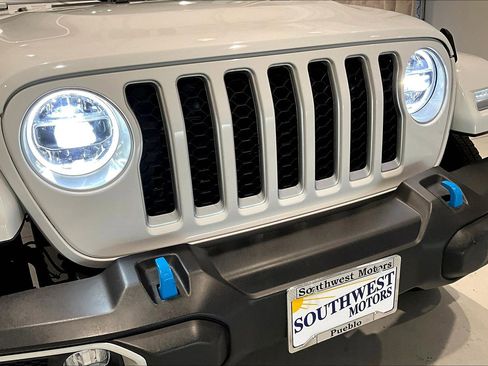 Used 2022 Jeep Wrangler Unlimited Sahara w/ Cold Weather Group AWD/4WD image 33