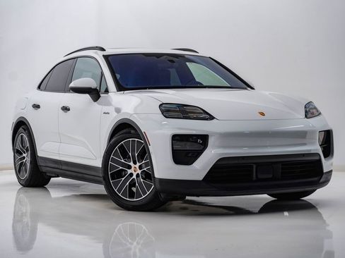 Certified 2025 Porsche Macan 4 Electric AWD/4WD image 8