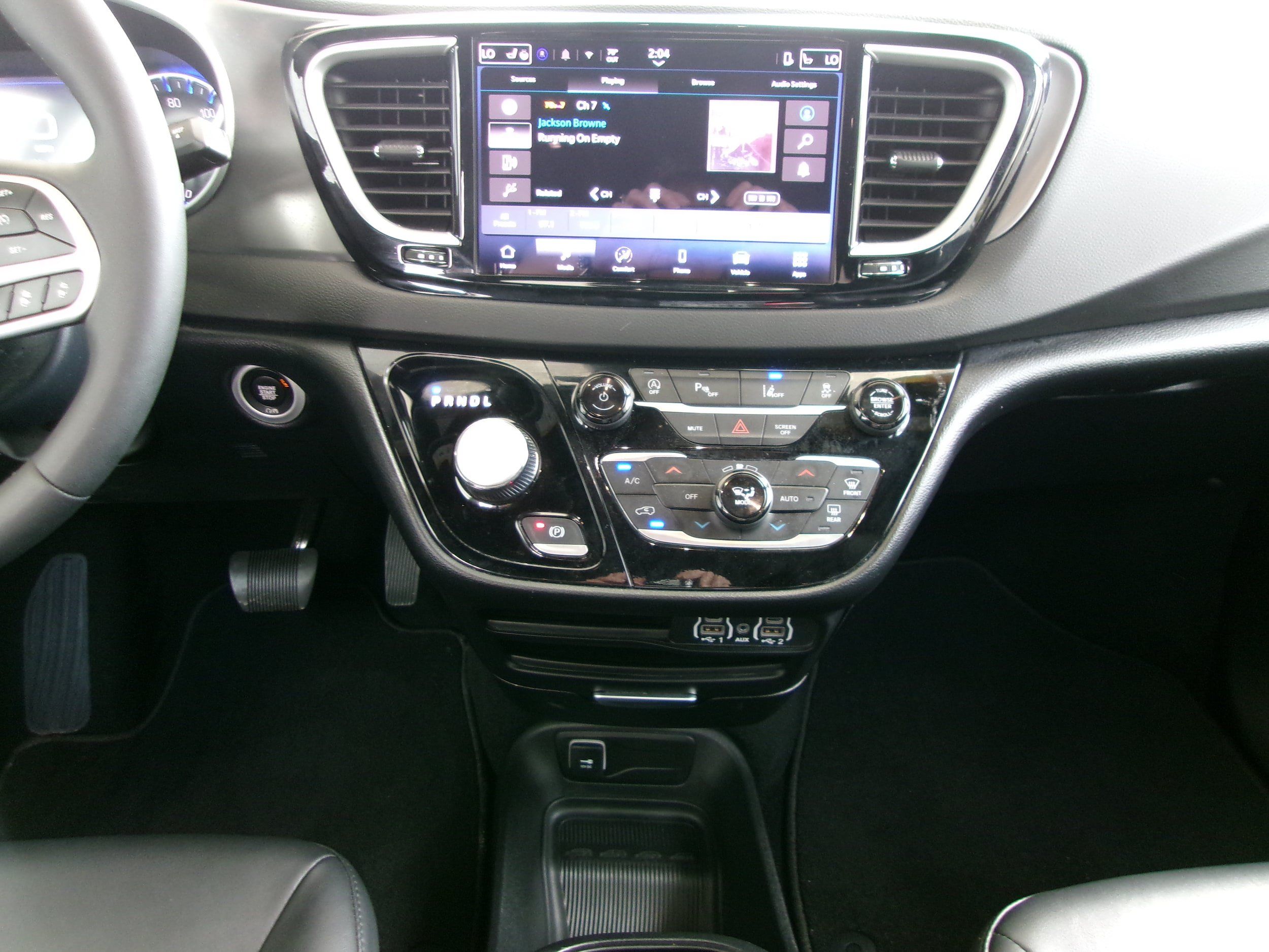 Used 2025 Chrysler Pacifica Select FWD image 15