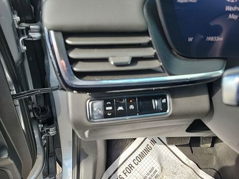 Used 2025 Buick Envision Preferred AWD/4WD image 12