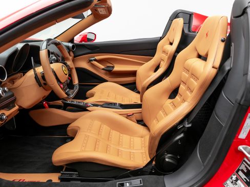 Certified 2022 Ferrari F8 Tributo image 5