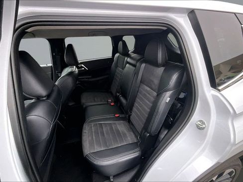 Used 2025 Mitsubishi Outlander LE image 25