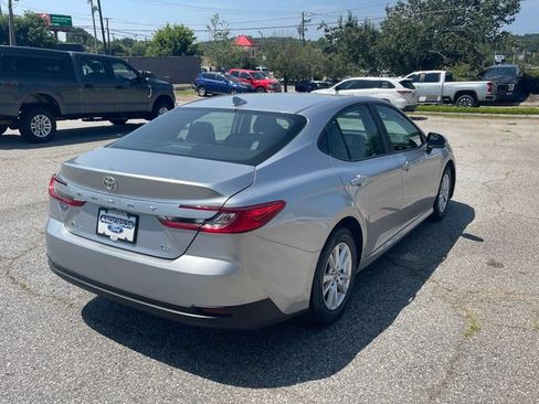 Used 2025 Toyota Camry LE FWD image 5