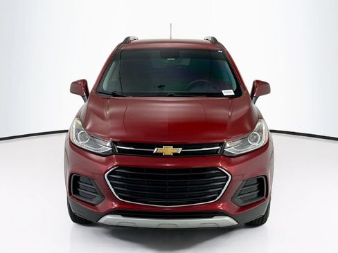 Used 2022 Chevrolet Trax LT w/ LT Convenience Package AWD/4WD image 2