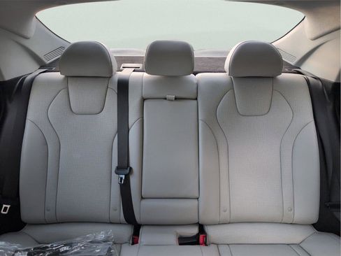 Used 2023 Hyundai Elantra Limited image 33