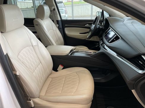 Used 2023 Buick Enclave Avenir w/ Avenir Technology Package AWD/4WD image 48