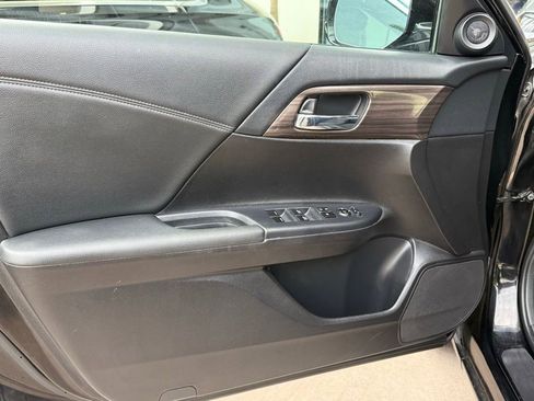 Used 2017 Honda Accord EX image 17
